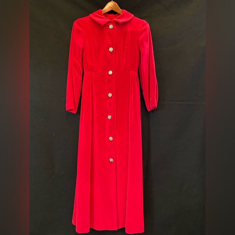 Red Velvet Vintage Malcolm Starr At Home Hostess/Entertaining Robe. Size 8
